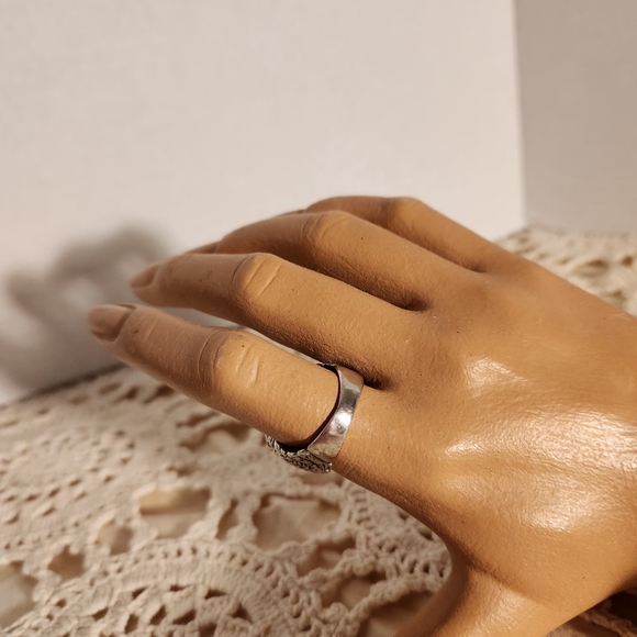 Sterling Ring - Picture 3 of 10